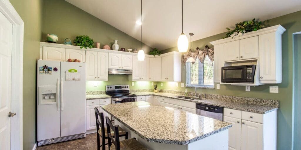 4 Tips for Choosing an Eye-Popping Kitchen Color Palette Choosing Kitchen Paint Color